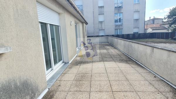 Vente t3 Angouleme (16000), 61.00m² avec 3 pièce(s) dont 2 chambre(s) sur 40.00m² de terrain. Agence Allard Brimeaud