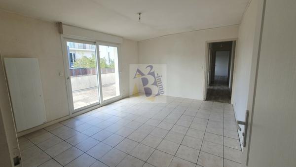 Vente t3 Angouleme (16000), 61.00m² avec 3 pièce(s) dont 2 chambre(s) sur 40.00m² de terrain. Agence Allard Brimeaud