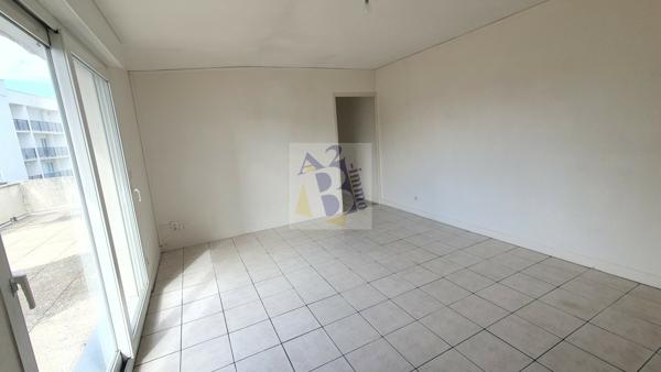 Vente t3 Angouleme (16000), 61.00m² avec 3 pièce(s) dont 2 chambre(s) sur 40.00m² de terrain. Agence Allard Brimeaud
