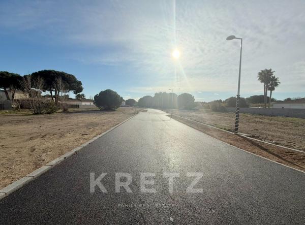 Terrain constructible et viabilisé en bord de mer