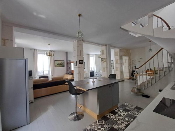 Maison bourgeoise, centre ville. Très bon standing