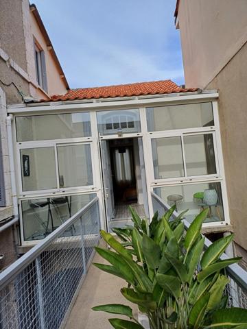 Maison bourgeoise, centre ville. Très bon standing