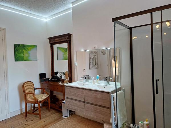 Maison bourgeoise, centre ville. Très bon standing