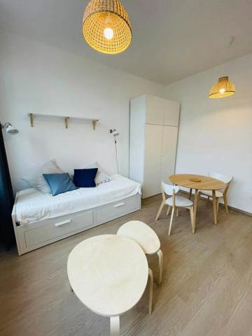 Location                                                      Studio
                        
                     1 pièces                      20 m2                     à Saint-Quentin