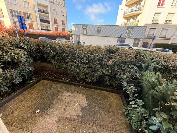 Studio moderne avec terrasse en plein coeur de Drancy