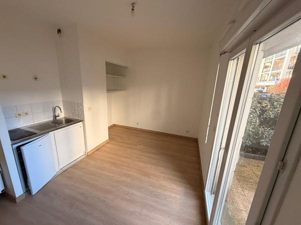 Studio moderne avec terrasse en plein coeur de Drancy