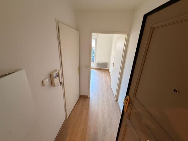 Studio moderne avec terrasse en plein coeur de Drancy