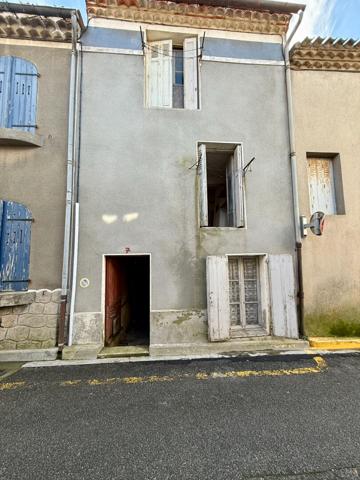 Trèbes maison à rénover sur trois niveaux avec remise en face et possibilité garages supplémentaires