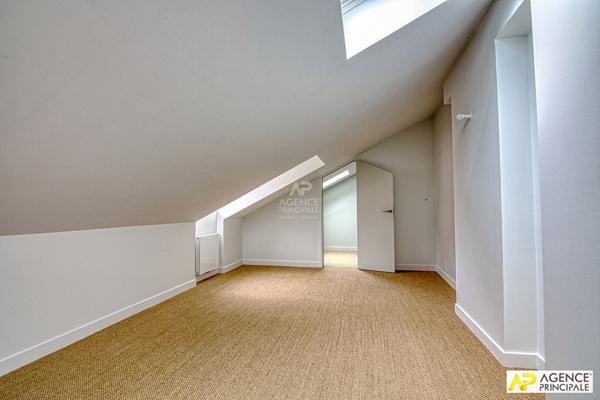 Versailles Notre Dame maison 4 pièces 122.3 m² au sol avec terrasse arborée de 30 m² et grande cave saine €930 000 ** - Référence 26504