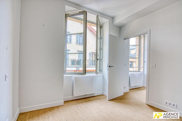 Versailles Notre Dame maison 4 pièces 122.3 m² au sol avec terrasse arborée de 30 m² et grande cave saine €930 000 ** - Référence 26504