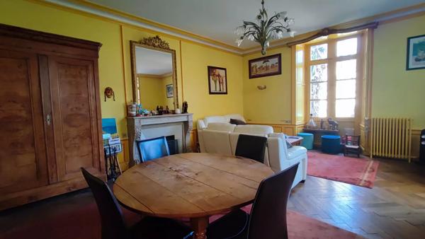 Maison de charme 280 m² avec piscine à Chinon