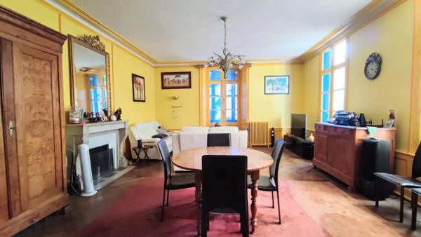 Maison de charme 280 m² avec piscine à Chinon