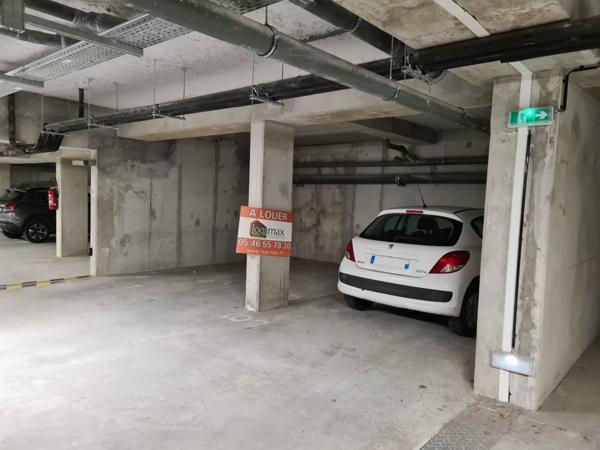 Vente parking intérieur La rochelle, 12m² 33 500€ Charente-maritime Poitou-charentes