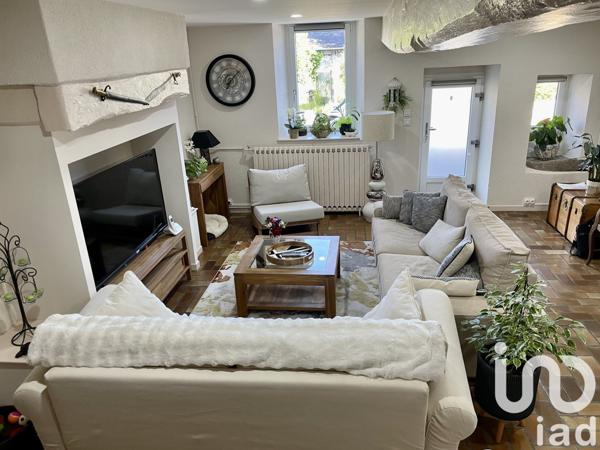 Demeure 6 pièces de 163 m² à Saint-Agnant-de-Versillat (23300)