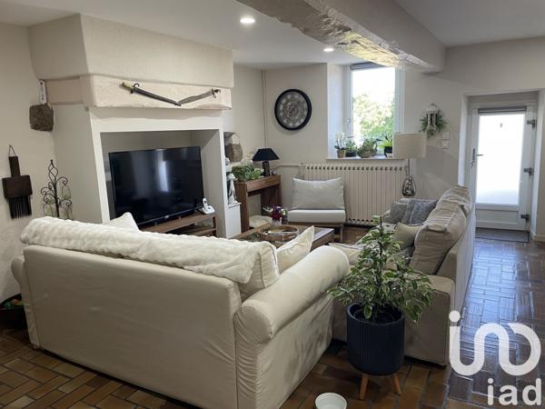 Demeure 6 pièces de 163 m² à Saint-Agnant-de-Versillat (23300)