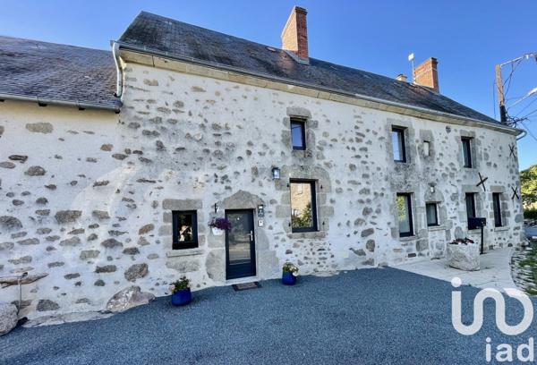 Demeure 6 pièces de 163 m² à Saint-Agnant-de-Versillat (23300)