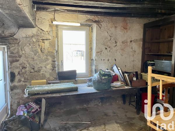 Demeure 6 pièces de 163 m² à Saint-Agnant-de-Versillat (23300)