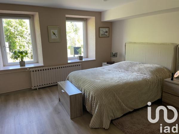 Demeure 6 pièces de 163 m² à Saint-Agnant-de-Versillat (23300)