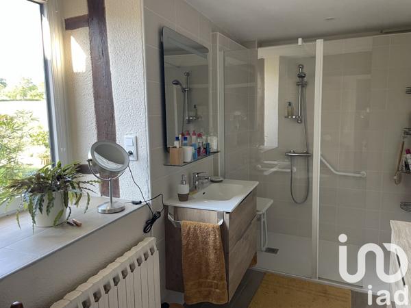 Demeure 6 pièces de 163 m² à Saint-Agnant-de-Versillat (23300)