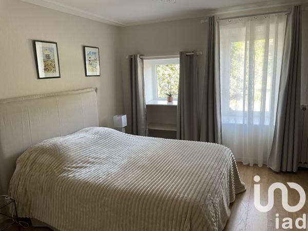 Demeure 6 pièces de 163 m² à Saint-Agnant-de-Versillat (23300)