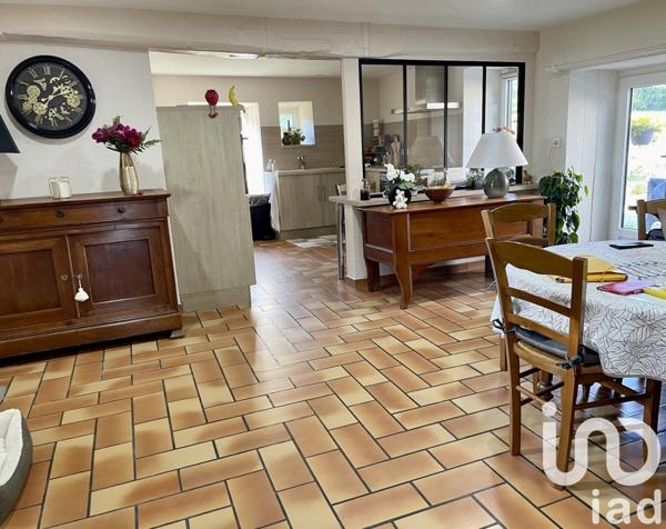 Demeure 6 pièces de 163 m² à Saint-Agnant-de-Versillat (23300)