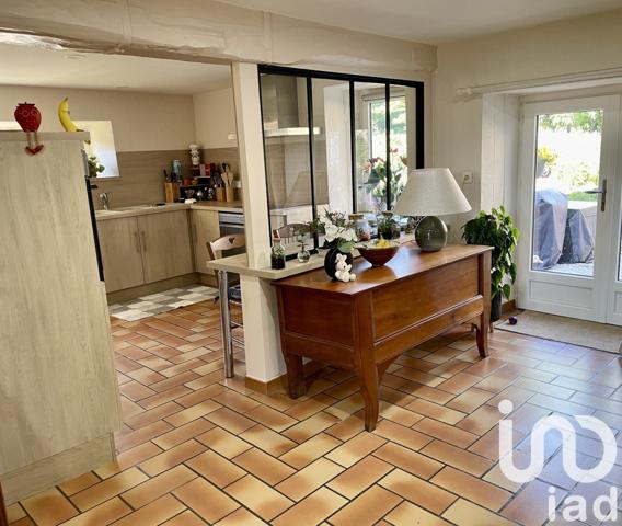 Demeure 6 pièces de 163 m² à Saint-Agnant-de-Versillat (23300)