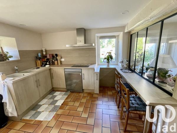 Demeure 6 pièces de 163 m² à Saint-Agnant-de-Versillat (23300)