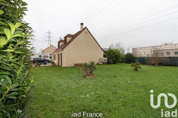 Maison traditionnelle 6 pièces de 126 m² à Porcheville (78440)