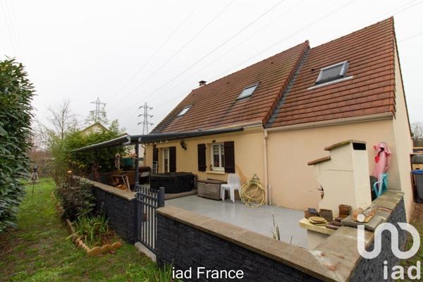 Maison traditionnelle 6 pièces de 126 m² à Porcheville (78440)