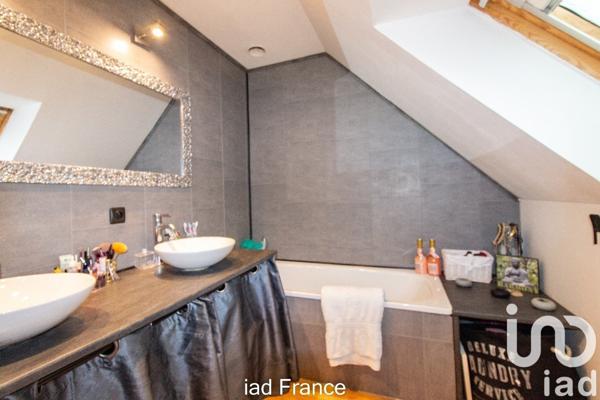 Maison traditionnelle 6 pièces de 126 m² à Porcheville (78440)