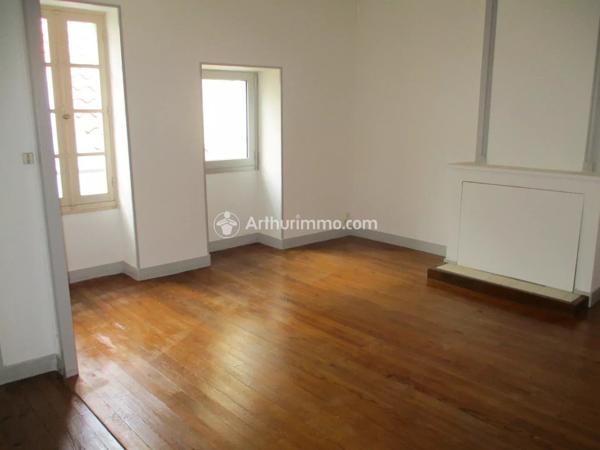 Location                                                      Appartement
                        
                     3 pièces                      52 m2                     à Saint-Jean-d'Angély