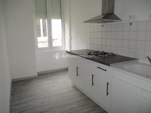 Location                                                      Appartement
                        
                     3 pièces                      52 m2                     à Saint-Jean-d'Angély
