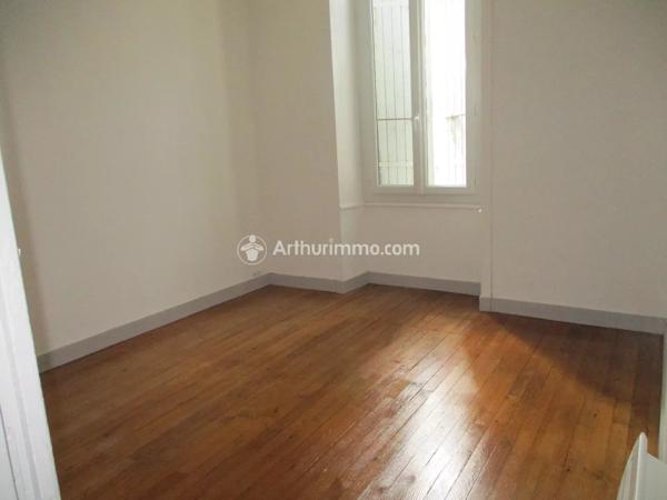 Location                                                      Appartement
                        
                     3 pièces                      52 m2                     à Saint-Jean-d'Angély