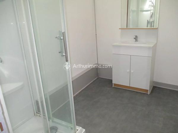 Location                                                      Appartement
                        
                     3 pièces                      52 m2                     à Saint-Jean-d'Angély