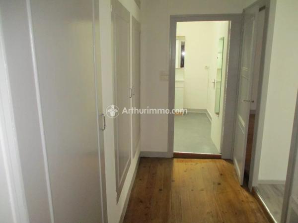 Location                                                      Appartement
                        
                     3 pièces                      52 m2                     à Saint-Jean-d'Angély