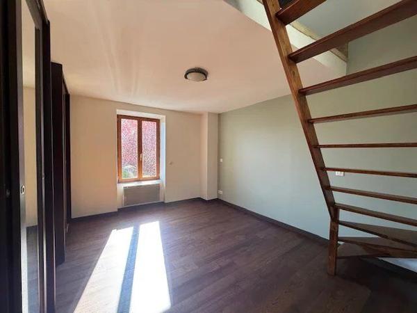 Vente                                                      Maison de ville
                        
                     2 pièces                      38 m2                     à Melun