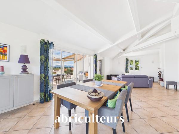 Maison avec piscine et jardin • Six-Fours-les-Plages • 4 chambres • 140 m2