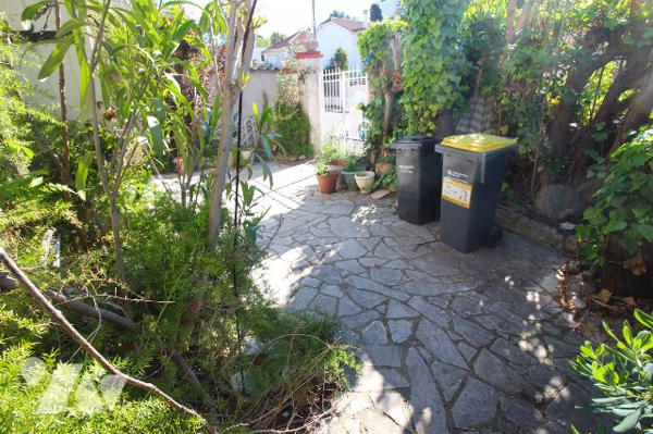 Jolie Villa de 130m2 habitables (avec 1 jardin & 1 belle terrasse) sur 1 terrain 175m2 à Mazargues