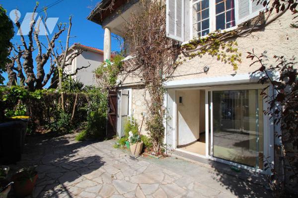 Jolie Villa de 130m2 habitables (avec 1 jardin & 1 belle terrasse) sur 1 terrain 175m2 à Mazargues