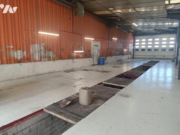 À VENDRE – LOCAL COMMERCIAL IDÉAL GARAGE / ACTIVITÉ AUTOMOBILE
