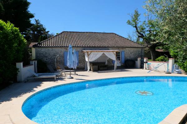 Magnifique Propriété de Campagne : Maison de 4 Chambres, Gîte, Piscine et Grange dans le Lot-et-Garonne