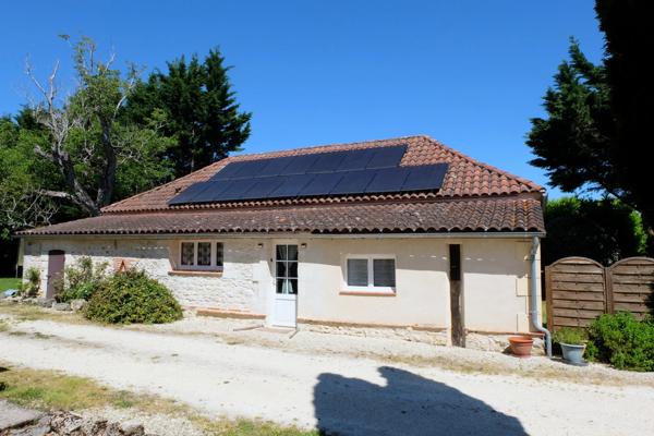 Magnifique Propriété de Campagne : Maison de 4 Chambres, Gîte, Piscine et Grange dans le Lot-et-Garonne