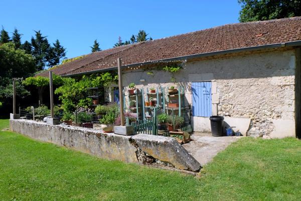 Magnifique Propriété de Campagne : Maison de 4 Chambres, Gîte, Piscine et Grange dans le Lot-et-Garonne