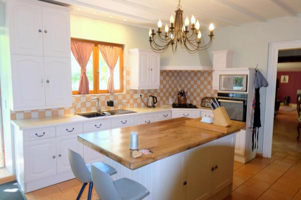 Magnifique Propriété de Campagne : Maison de 4 Chambres, Gîte, Piscine et Grange dans le Lot-et-Garonne