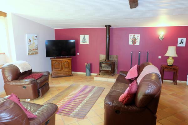Magnifique Propriété de Campagne : Maison de 4 Chambres, Gîte, Piscine et Grange dans le Lot-et-Garonne