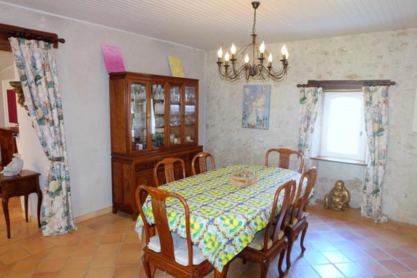 Magnifique Propriété de Campagne : Maison de 4 Chambres, Gîte, Piscine et Grange dans le Lot-et-Garonne