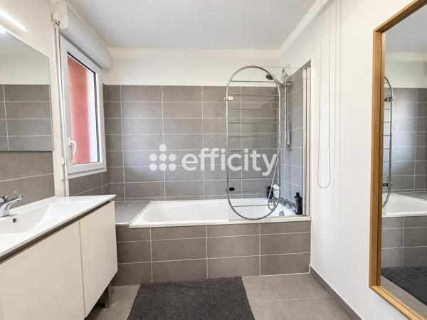 Appartement
         3 pièces
        - 58 m² 175 000 € *
