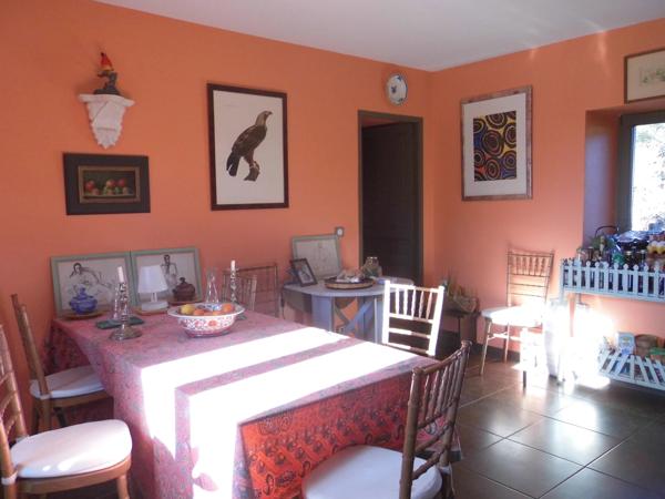 Domaine dans la montagne noire avec Manoir, 4 logements et 10 ha de terrain