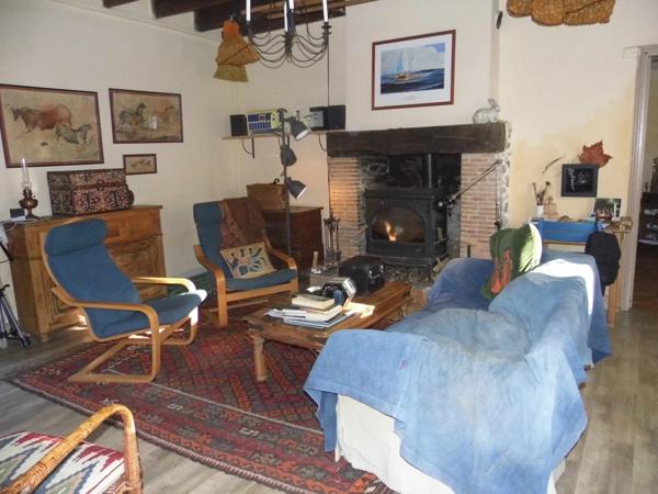 Domaine dans la montagne noire avec Manoir, 4 logements et 10 ha de terrain