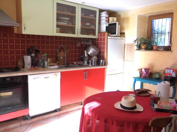Domaine dans la montagne noire avec Manoir, 4 logements et 10 ha de terrain